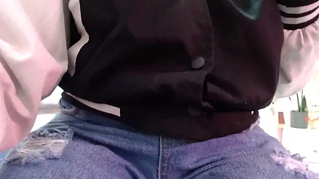 nadescomthxx online show from November 5, 2025, 4:18 pm