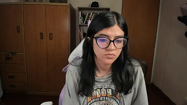 valerie  skyy online show from January 17, 2025, 3:55 am