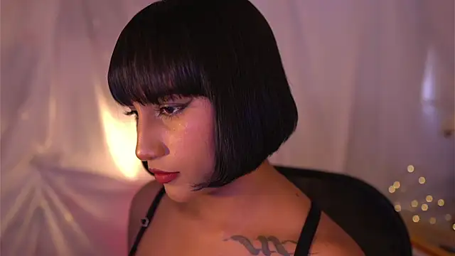 Snapshot of JulietaWinona chatting on January 19, 2025, 9:34 pm JulietaWinona online show from January 19, 2025, 9:34 pm