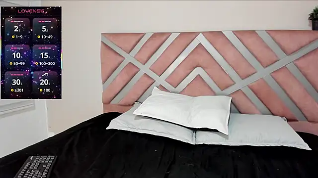 Snapshot of pamela_anderson_ chatting on November 30, 2025, 4:05 am pamela anderson online show from November 30, 2025, 4:05 am