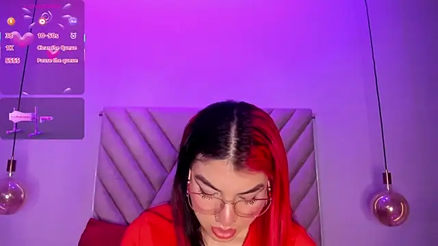 Snapshot of EmmaSwift_ chatting on October 24, 2025, 1:24 am EmmaSwift online show from October 24, 2025, 1:24 am