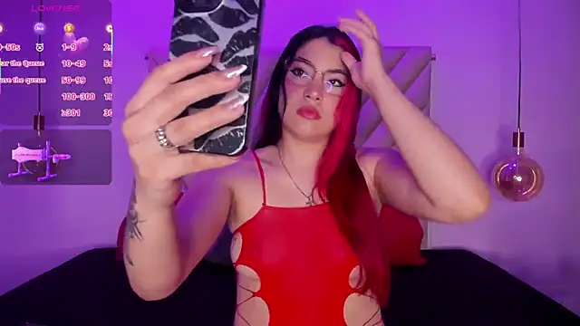 Snapshot of EmmaSwift_ chatting on October 28, 2025, 2:48 am EmmaSwift online show from October 28, 2025, 2:48 am