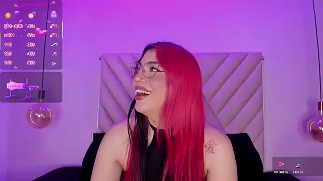 Snapshot of EmmaSwift_ chatting on November 18, 2025, 2:06 am EmmaSwift online show from November 18, 2025, 2:06 am