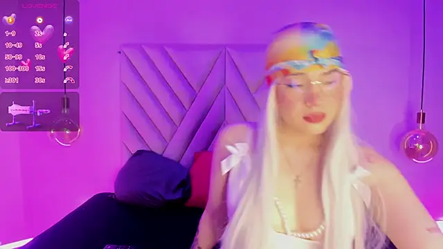 EmmaSwift  online show from December 17, 2025, 2:39 am