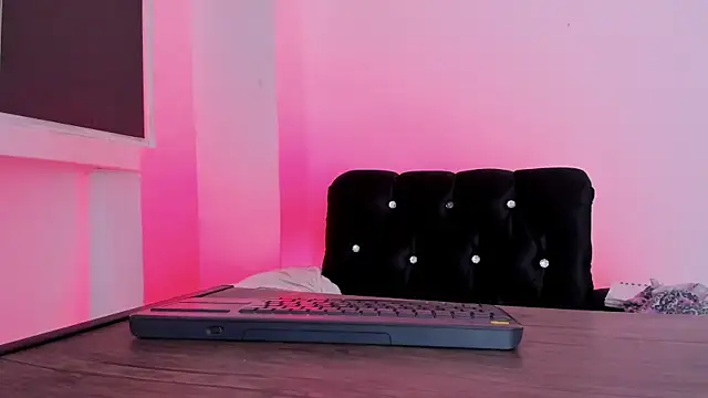 Mialenox online show from March 8, 2025, 1:39 am