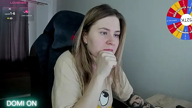 Olivia Munk online show from February 26, 2025, 6:37 am