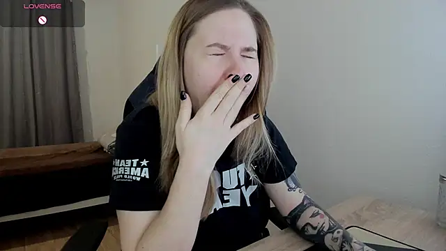 Olivia Munk online show from March 16, 2025, 2:43 am