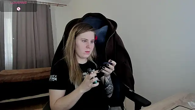 Olivia Munk online show from March 16, 2025, 5:47 am