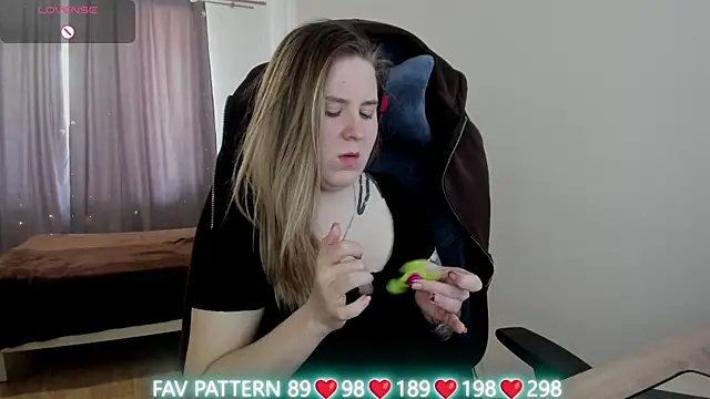 Olivia Munk online show from March 19, 2025, 6:46 am