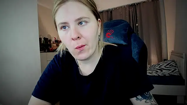 Olivia Munk online show from September 9, 2025, 4:12 am