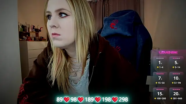 Olivia Munk online show from September 24, 2025, 4:38 am