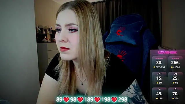 Olivia Munk online show from October 25, 2025, 4:31 am