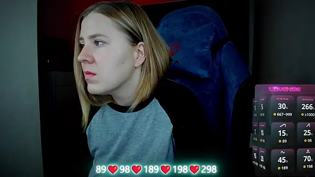 Olivia Munk online show from November 1, 2025, 4:03 am