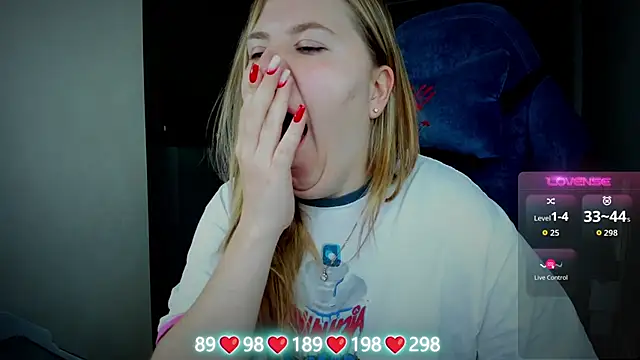 Olivia Munk online show from November 2, 2025, 3:42 am