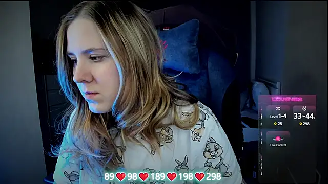 Olivia Munk online show from November 28, 2025, 4:04 am