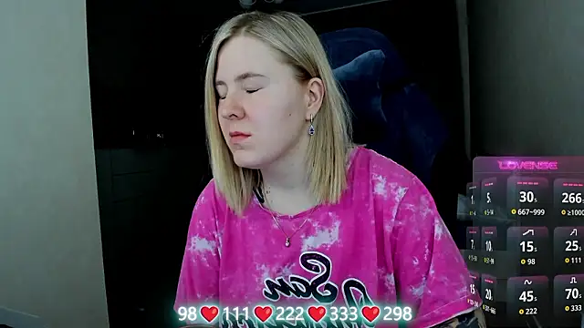 Olivia Munk online show from March 29, 2026, 3:28 am