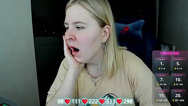 Olivia Munk online show from April 4, 2026, 3:49 am