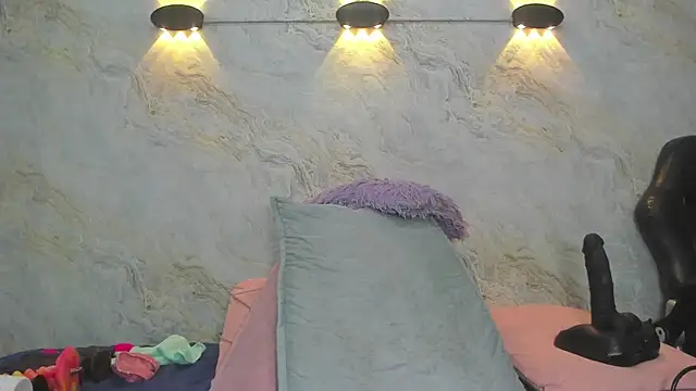 jones maddy  online show from January 30, 2025, 12:06 pm