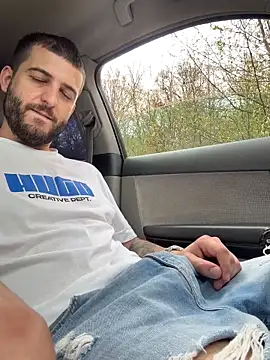 ElChapoGuzman95 online show from April 15, 2026, 7:37 am