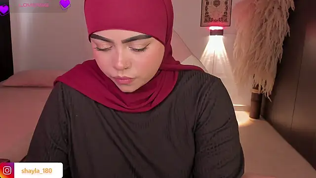 shayla 18 online show from December 5, 2025, 8:49 pm