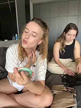 Nura n Sarah online show from September 17, 2025, 3:08 am