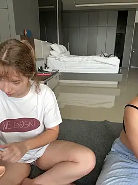 Nura n Sarah online show from November 8, 2025, 12:11 am