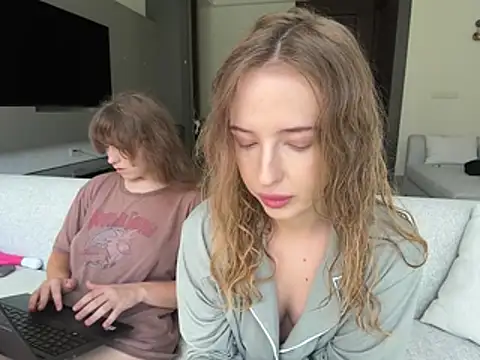 Nura n Sarah online show from March 13, 2026, 5:03 am