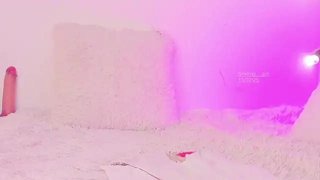 smiling  girl2 online show from February 13, 2025, 9:38 pm