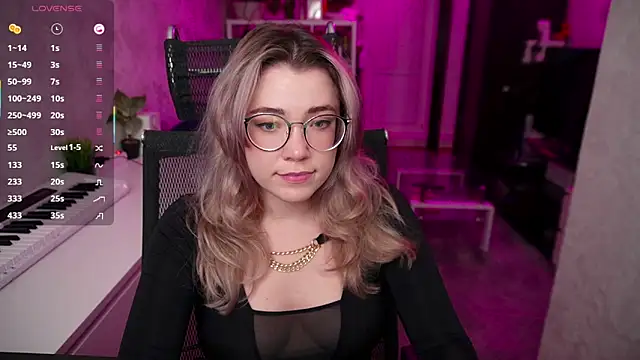 Snapshot of RemyCute chatting on September 20, 2025, 8:10 pm RemyCute online show from September 20, 2025, 8:10 pm