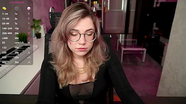 Snapshot of RemyCute chatting on October 4, 2025, 12:03 pm RemyCute online show from October 4, 2025, 12:03 pm