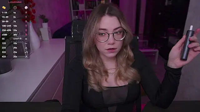 Snapshot of RemyCute chatting on November 28, 2025, 4:20 pm RemyCute online show from November 28, 2025, 4:20 pm