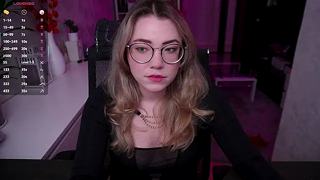 Snapshot of RemyCute chatting on November 29, 2025, 2:09 pm RemyCute online show from November 29, 2025, 2:09 pm