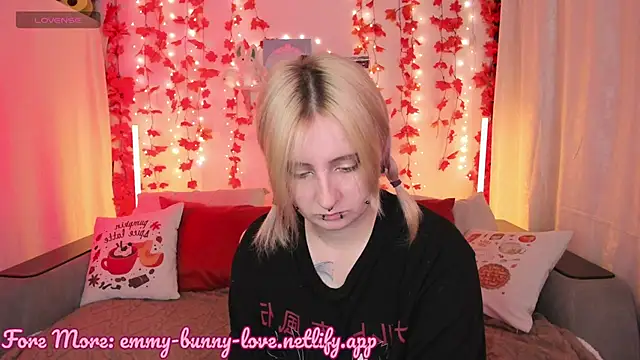 EmmyBunny online show from September 19, 2025, 3:34 pm