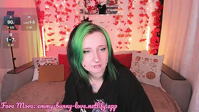 EmmyBunny online show from October 6, 2025, 3:31 pm