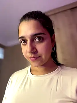 Alicia Ruiz online show from December 18, 2025, 6:03 pm