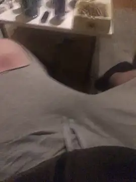 Snapshot of chrille82 chatting on October 6, 2025, 9:34 pm chrille82 online show from October 6, 2025, 9:34 pm