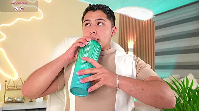 Snapshot of MatiasKorn chatting on November 8, 2025, 6:46 am MatiasKorn online show from November 8, 2025, 6:46 am