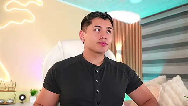 Snapshot of MatiasKorn chatting on November 16, 2025, 6:19 am MatiasKorn online show from November 16, 2025, 6:19 am