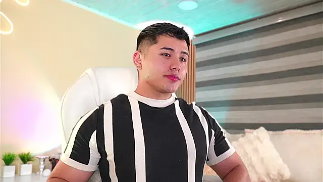 Snapshot of MatiasKorn chatting on November 28, 2025, 6:05 am MatiasKorn online show from November 28, 2025, 6:05 am