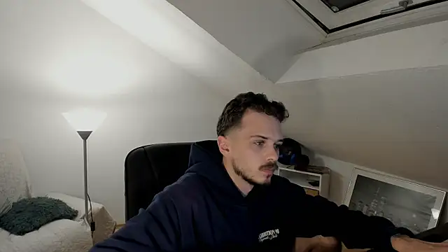 naked psy online show from September 15, 2025, 10:32 pm