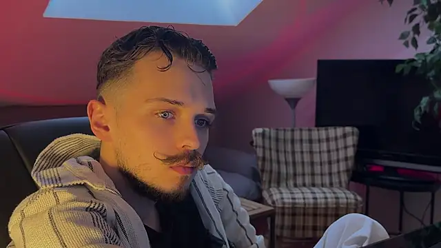 naked psy online show from February 28, 2026, 1:56 pm