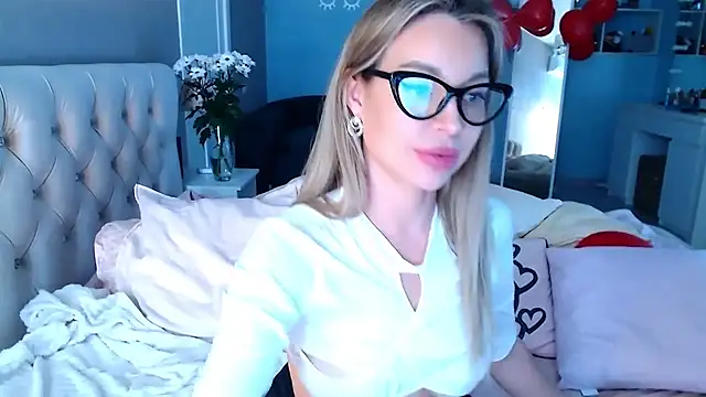 MissSiona online show from February 17, 2025, 6:53 am