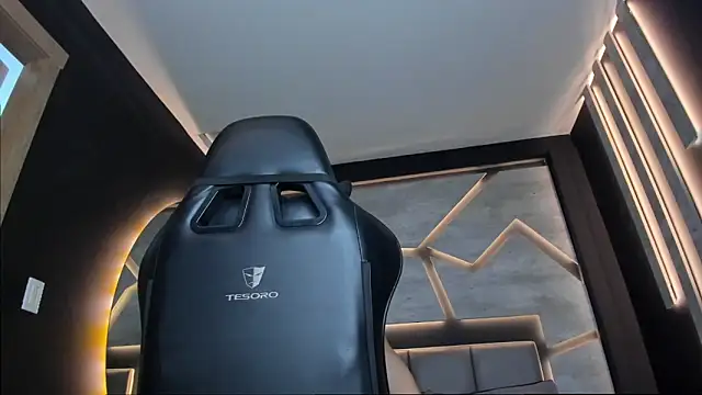 alexgiraldo  online show from January 28, 2025, 2:21 pm