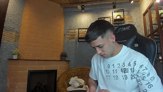 alexgiraldo  online show from February 4, 2025, 7:22 pm