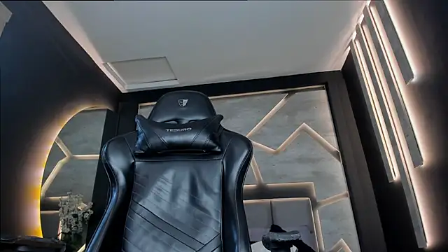 alexgiraldo  online show from February 24, 2025, 8:36 pm