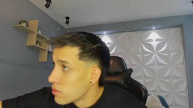 alexgiraldo  online show from March 16, 2025, 11:16 am