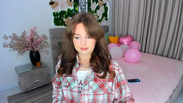 MiracleCurly online show from March 5, 2025, 4:02 pm