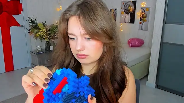 MiracleCurly online show from March 6, 2025, 10:26 pm