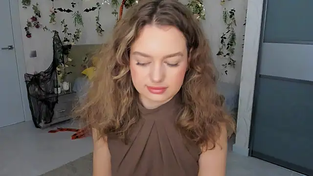 MiracleCurly online show from October 30, 2025, 7:25 pm