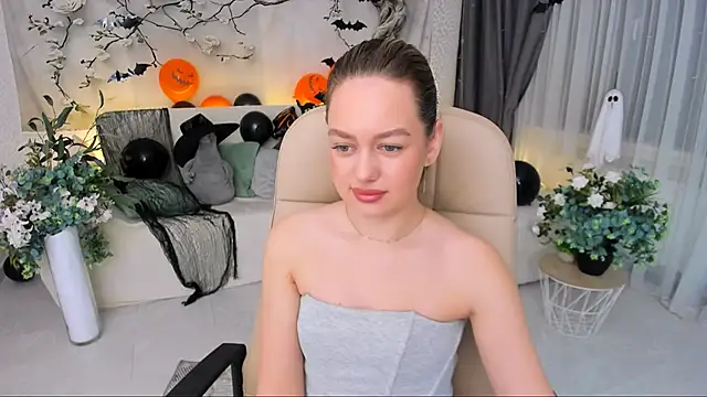 MiracleCurly online show from November 3, 2025, 7:26 pm